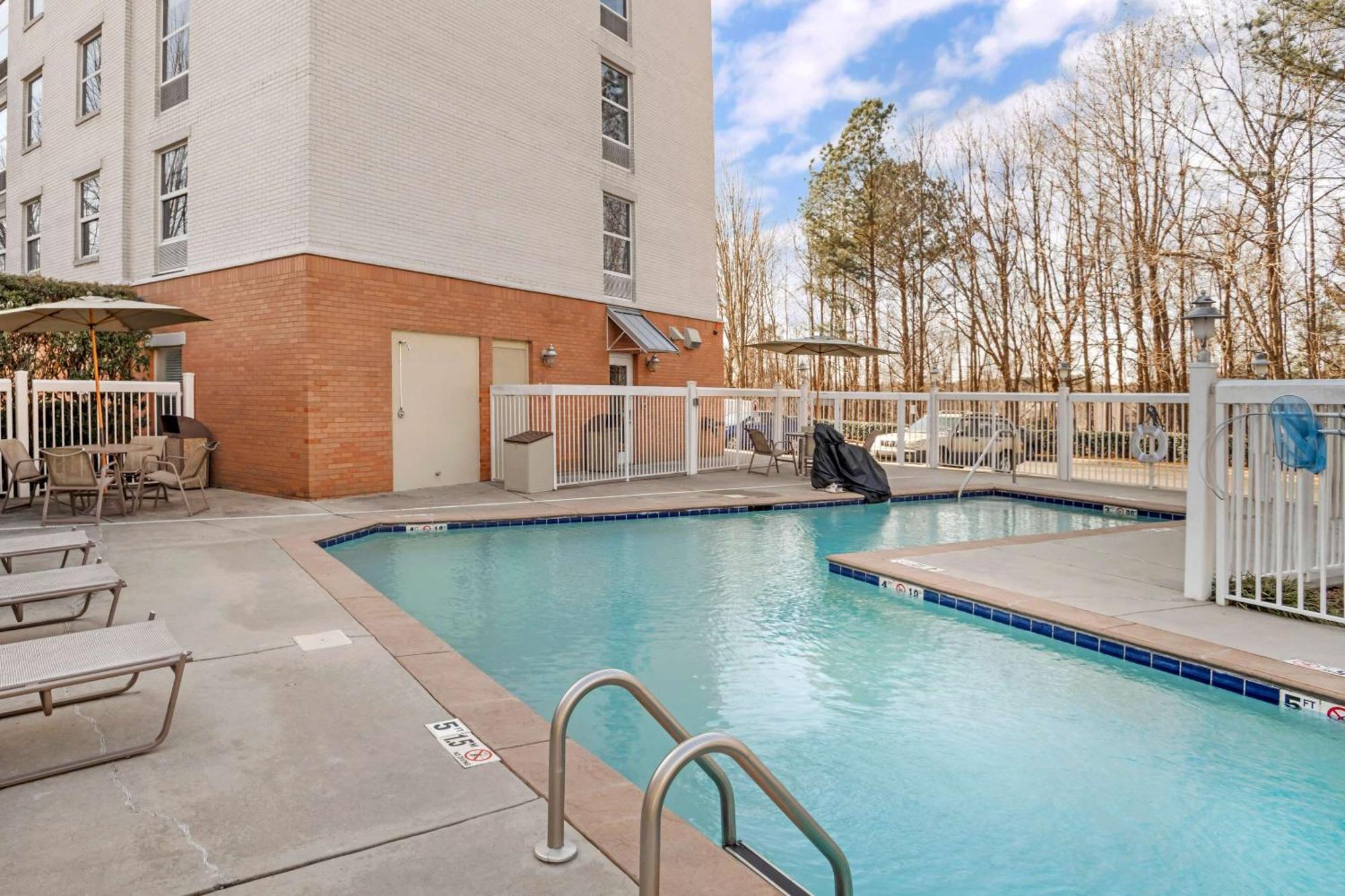 Comfort Suites Near Birkdale Village- Хантерсвилл Экстерьер фото