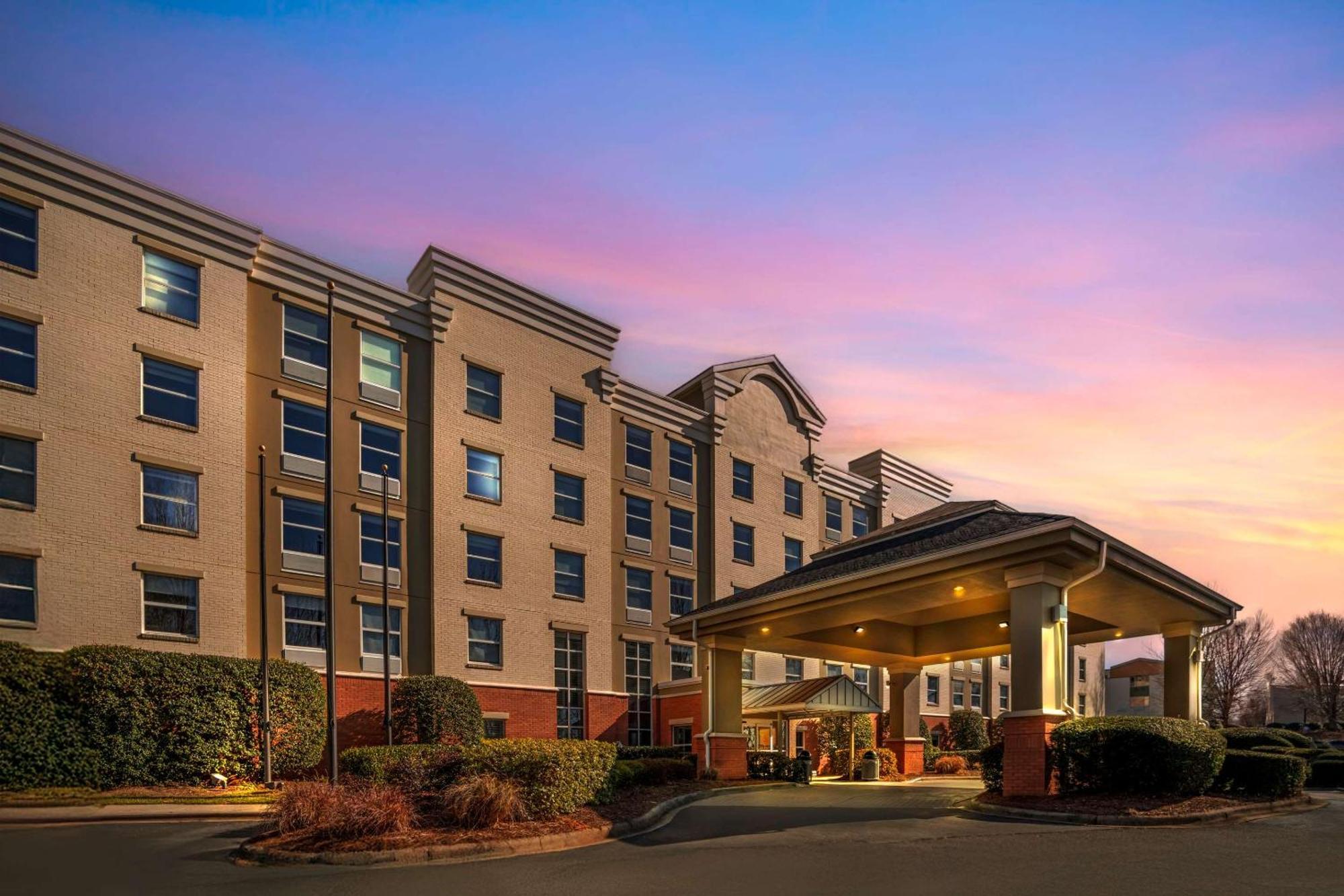 Comfort Suites Near Birkdale Village- Хантерсвилл Экстерьер фото