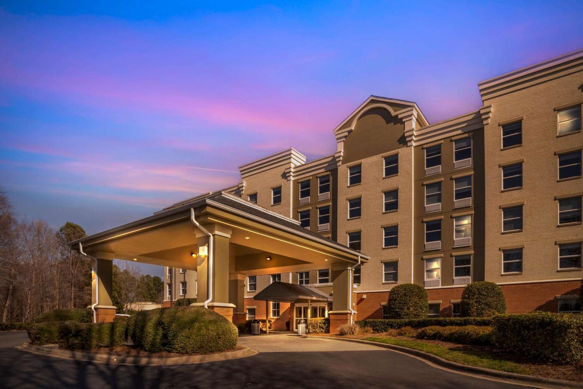 Comfort Suites Near Birkdale Village- Хантерсвилл Экстерьер фото
